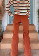 Cargar imagen en el visor de la galería, Patrón de pantalón acampanado estilo boho para mujer en pdf. Patrón Juan sin Miedo