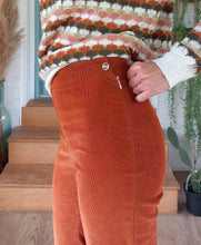 Cargar imagen en el visor de la galería, Patrón de pantalón acampanado estilo boho para mujer en pdf. Patrón Juan sin Miedo