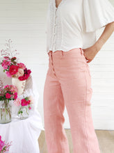 Cargar imagen en el visor de la galería, Patrón de pantalón vaqueros para mujer en PDF, ideal para coser en lino o denim. Patrón Víctor