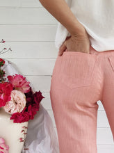 Cargar imagen en el visor de la galería, Patrón de pantalón vaqueros para mujer en PDF, ideal para coser en lino o denim. Patrón Víctor