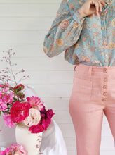 Cargar imagen en el visor de la galería, Patrón de pantalón vaqueros para mujer en PDF, ideal para coser en lino o denim. Patrón Víctor